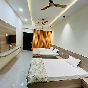Log Inn Banaras